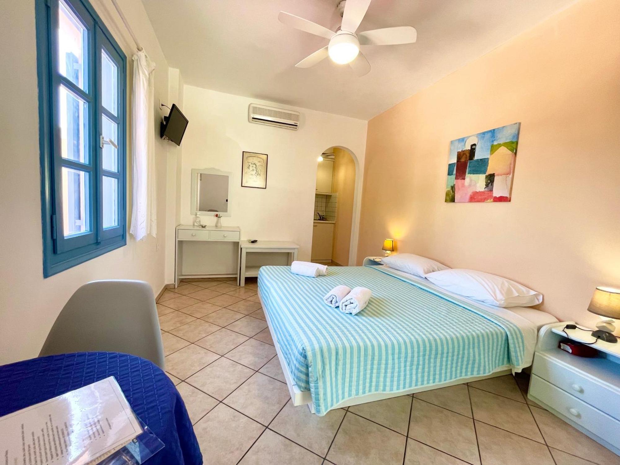 Asterias Mini Coastal Apartments 페리볼로스 외부 사진