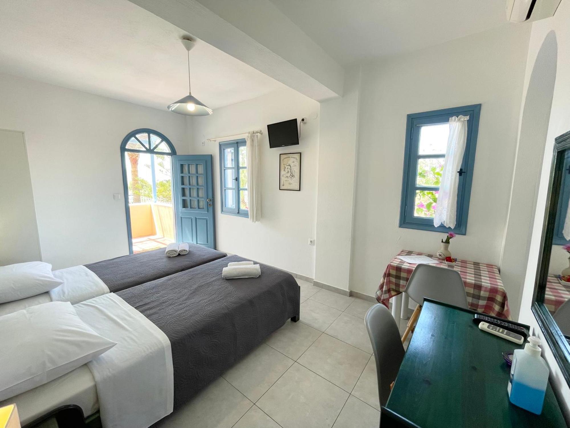 Asterias Mini Coastal Apartments 페리볼로스 외부 사진