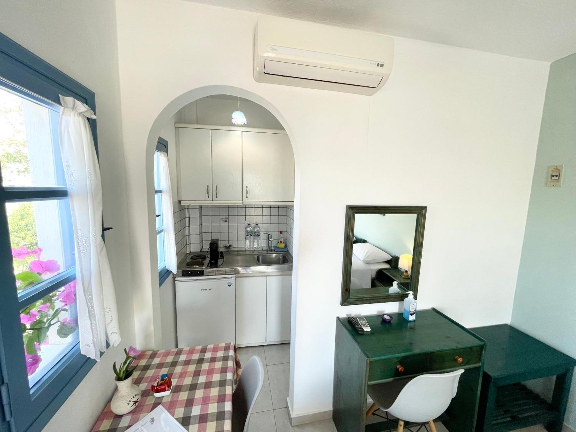Asterias Mini Coastal Apartments 페리볼로스 외부 사진