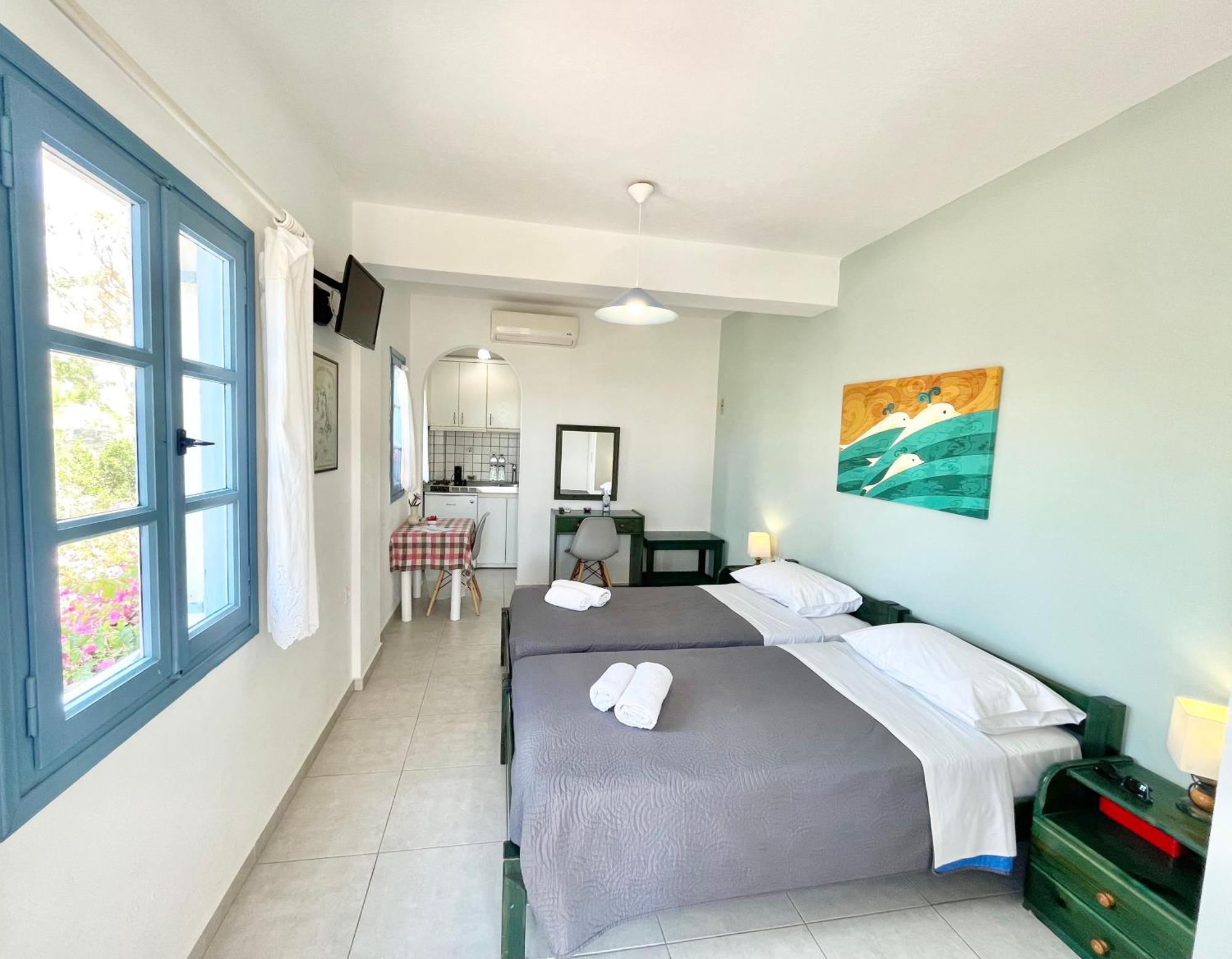 Asterias Mini Coastal Apartments 페리볼로스 외부 사진
