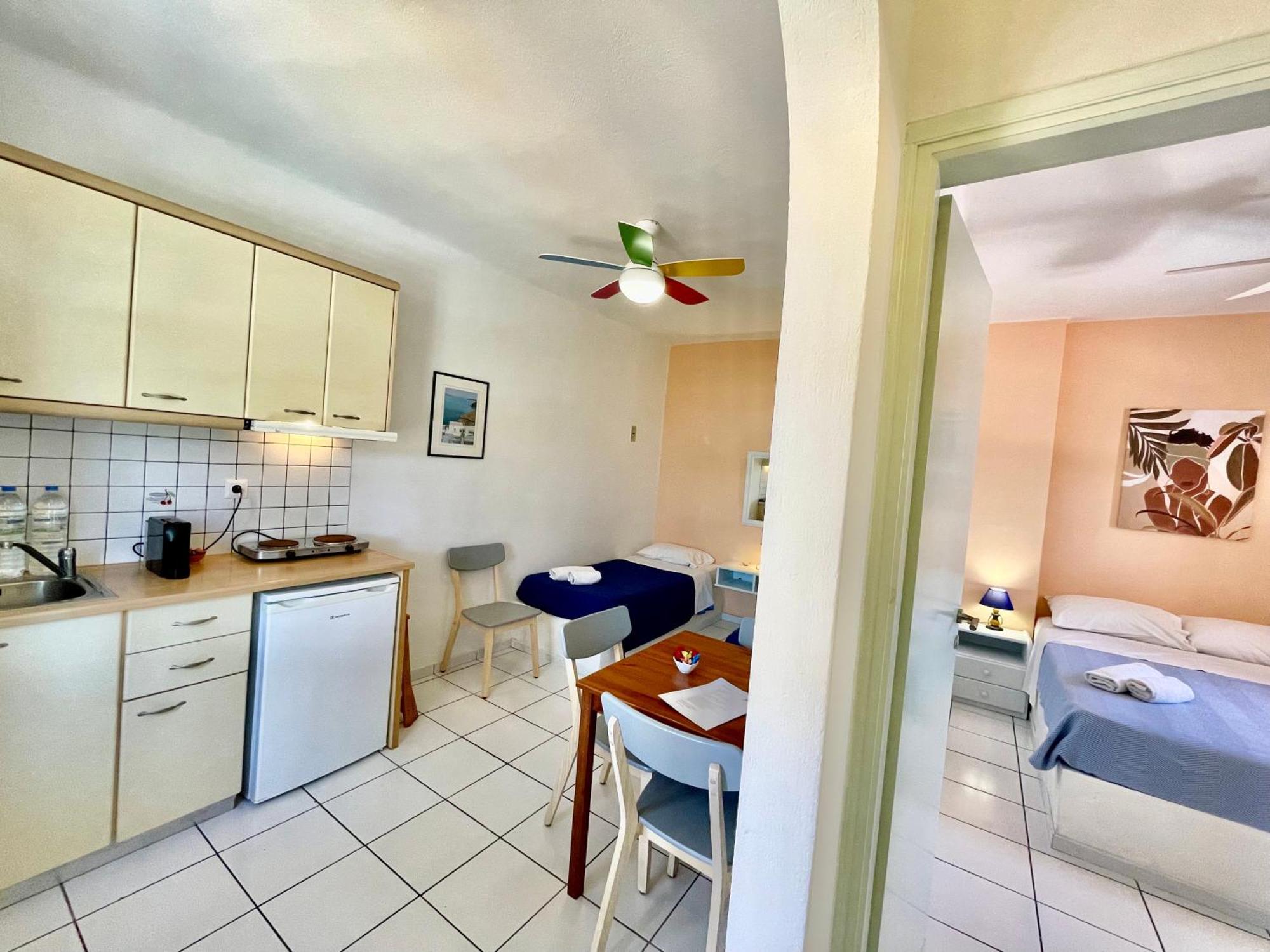 Asterias Mini Coastal Apartments 페리볼로스 외부 사진