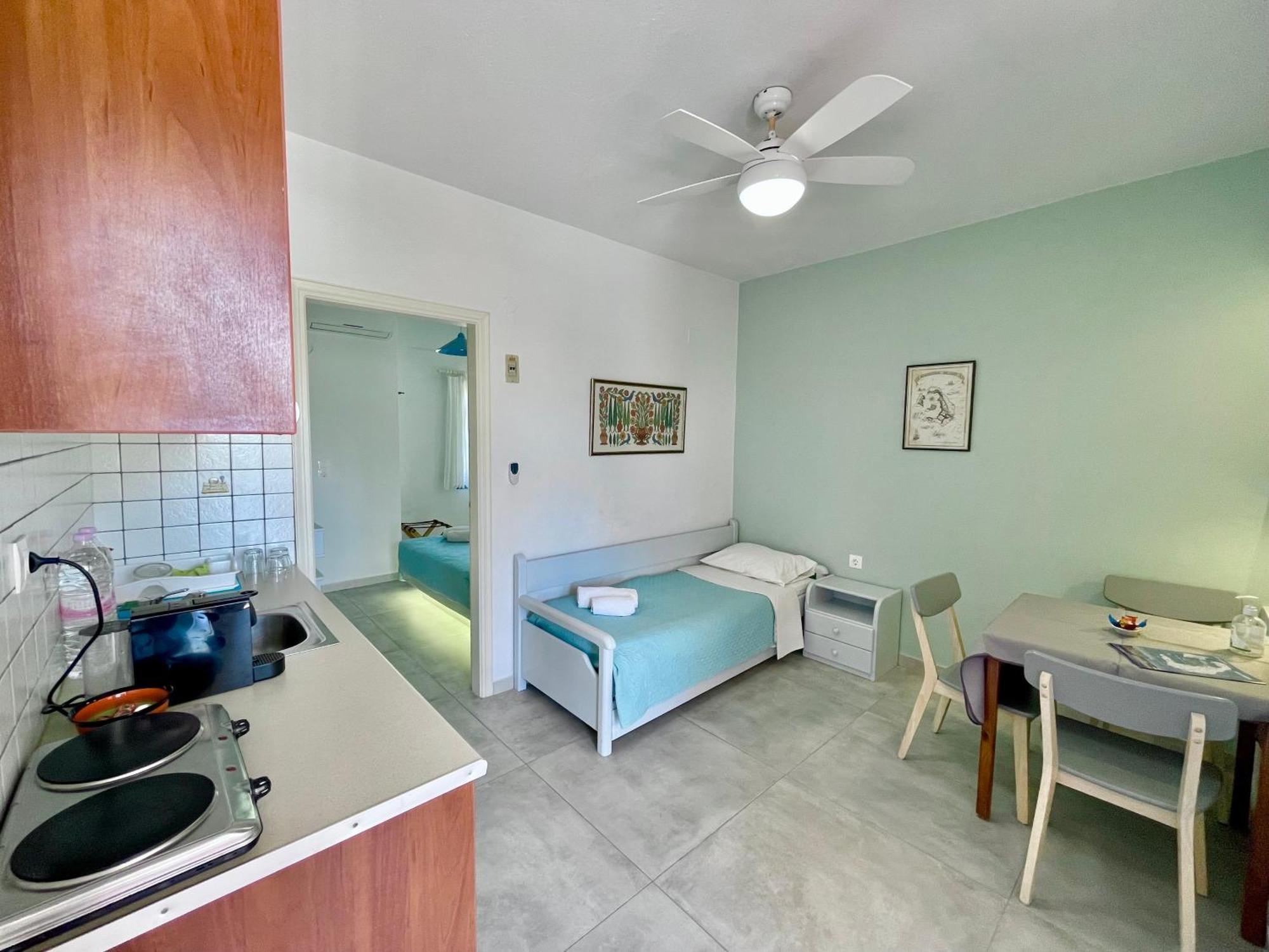 Asterias Mini Coastal Apartments 페리볼로스 외부 사진