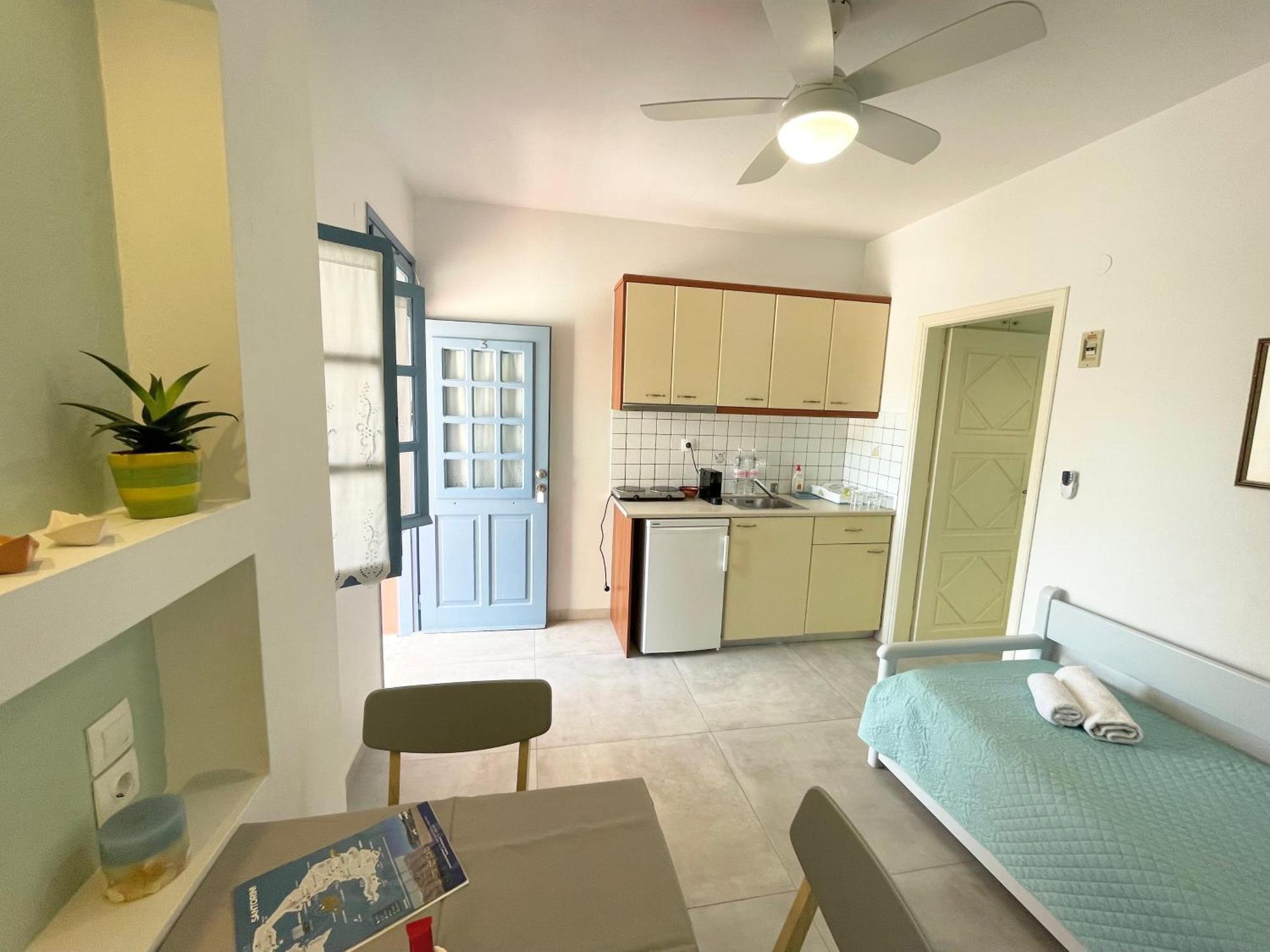 Asterias Mini Coastal Apartments 페리볼로스 외부 사진